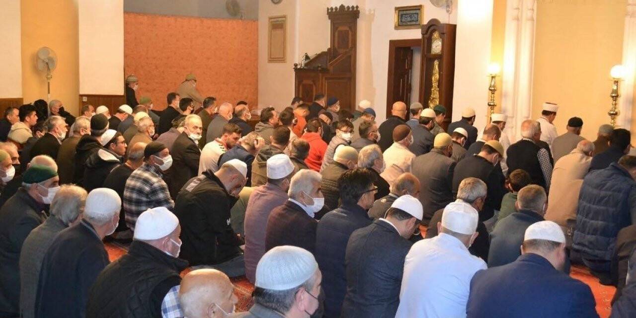 Manisalılar ’Enderun Usulü Teravih’e yoğun ilgi gösterdi