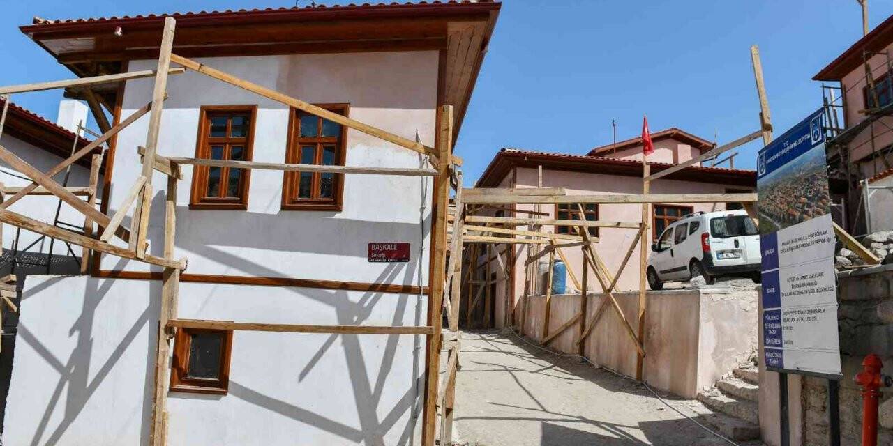 Ankara Kalesi içerisinde yürütülen restorasyon tüm hızıyla devam ediyor