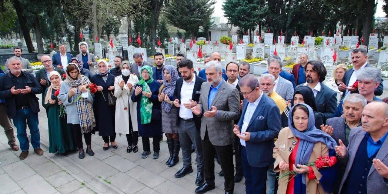 AK Parti İstanbul İl Başkanı Kabaktepe, Edirnekapı Şehitliği’ni ziyaret etti
