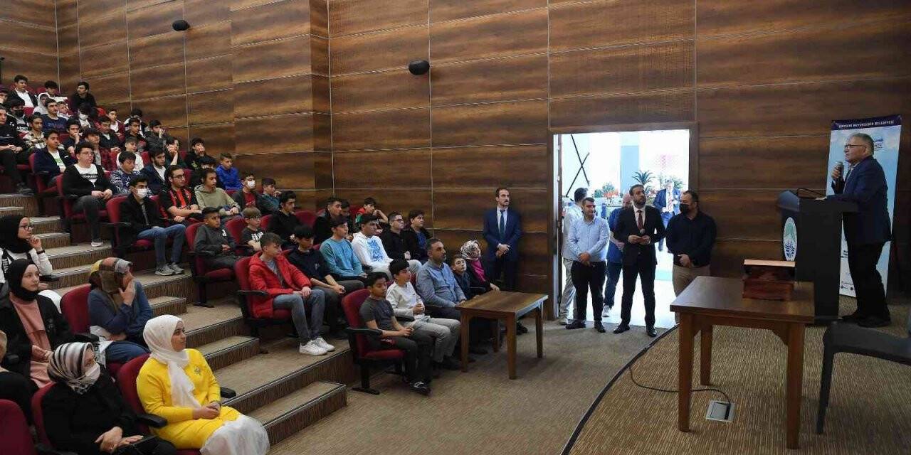 Başkan Büyükkılıç, Gençlik Projesi’nde öğrencilerle buluştu