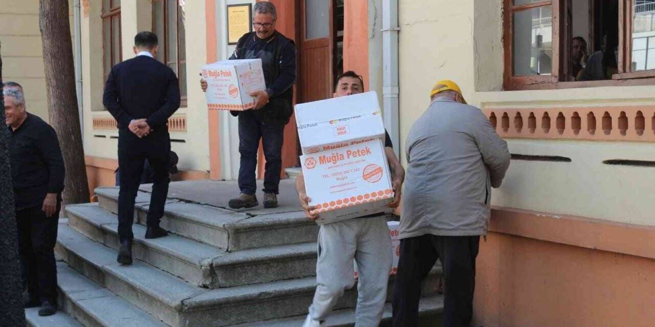 Kırklareli’nde 635 kilogram petek dağıtıldı
