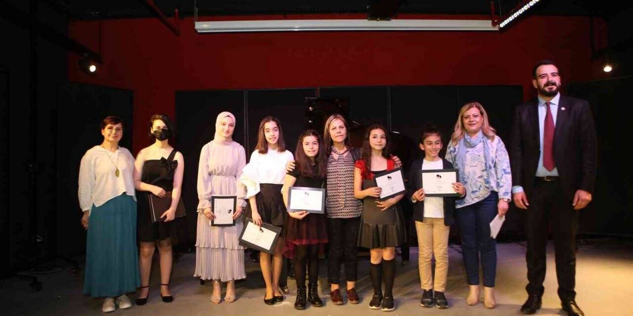 Nilüfer’de çocuklar piyano hünerlerini sergiledi