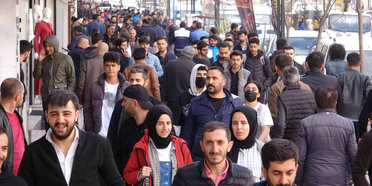 Yüksekovalılar il müjdesi bekliyor