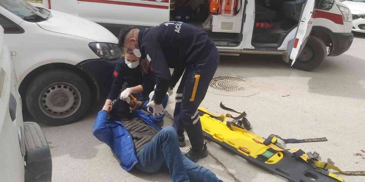 Ters şeritten gelen araç motosiklete çarptı