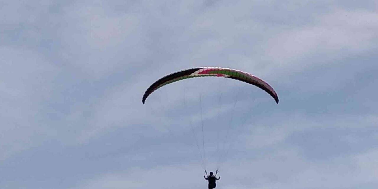 Tarihi Hasuni Mağaralarında yamaç paraşütü