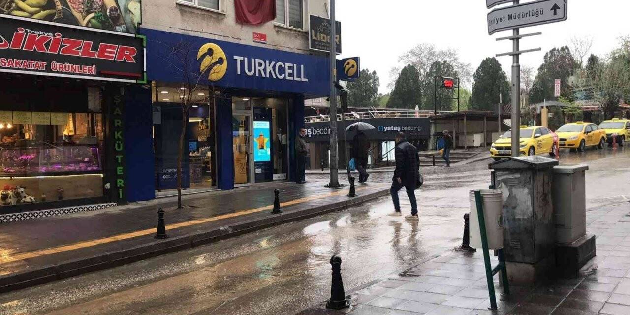 Meteorolojinin sarı kod ile uyardığı Trakya’da beklenen sağanak başladı