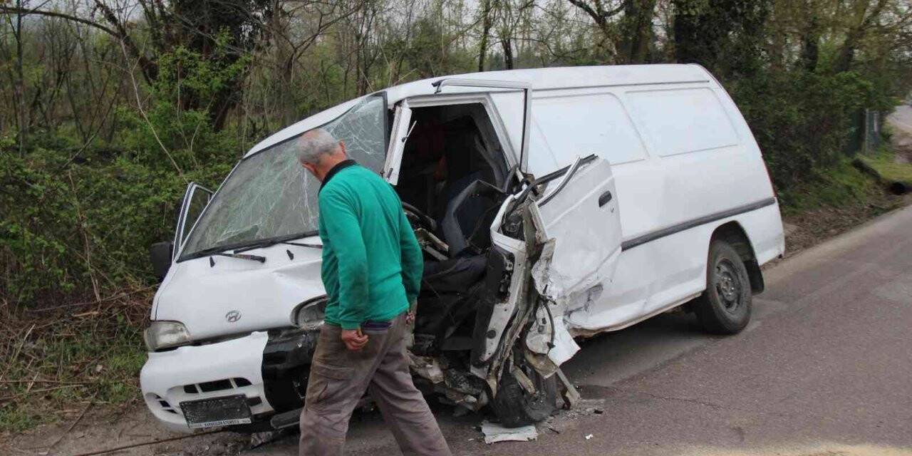 Cip ile panelvan çarpıştı: 2 yaralı