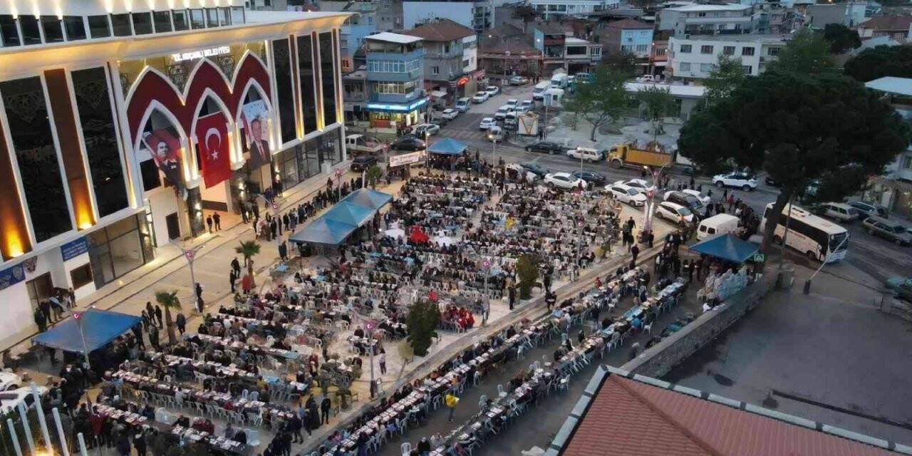 Binlerce Koçarlılı gönül sofrasında buluştu