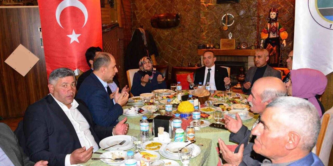 Vali Öner, muhtarlarla iftarda buluştu