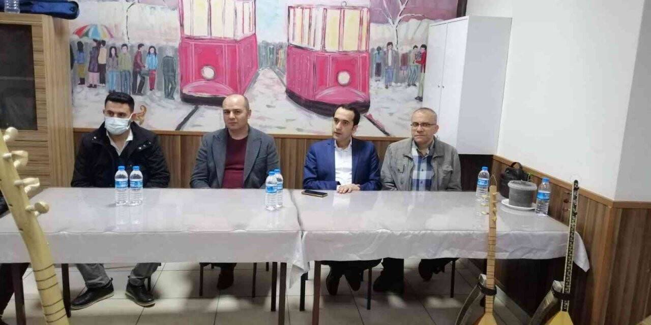 Kaymakam Uyar bağlama kursunu ziyaret etti