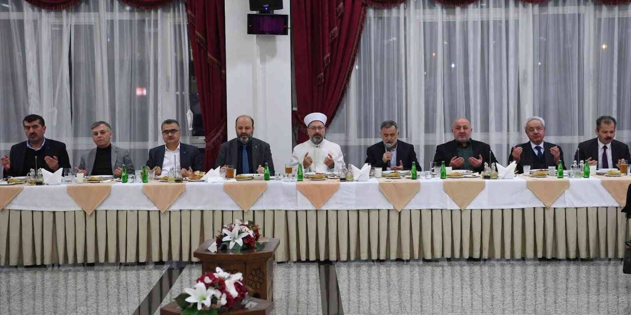 Diyanet İşleri Başkanı Prof. Dr. Ali Erbaş: “Türk bayrağını öpmeleri bütün yorgunlukları ortadan kaldırıyor”