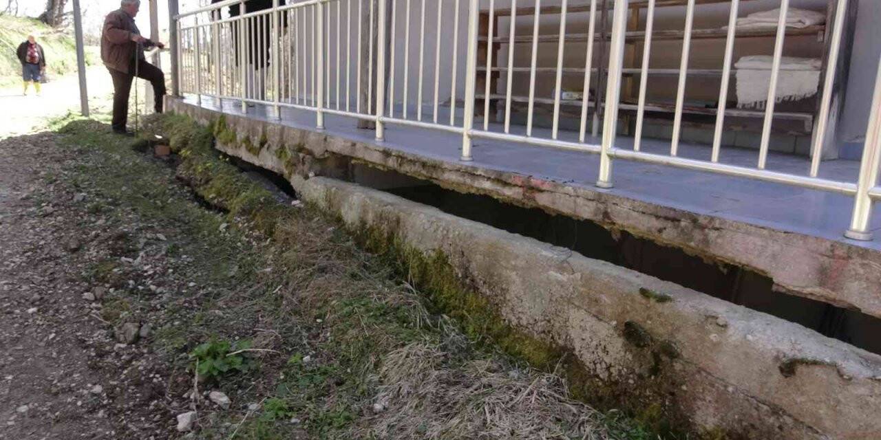 Sinop’ta 44 yıl önce boşaltma kararı verilen köyde heyelan