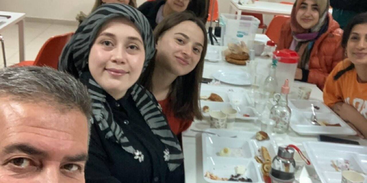 Başkan Erol, sahurda öğrencileri yalnız bırakmadı