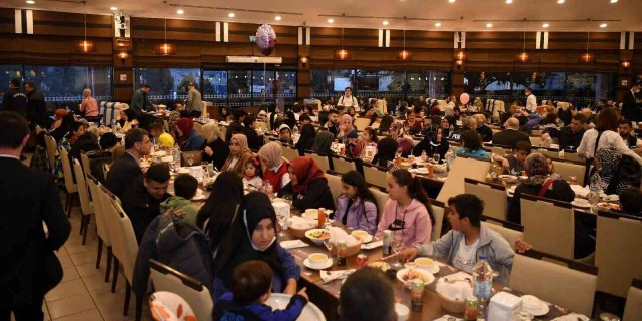 Kartepe’de çocuklar iftar sofrasında buluştu