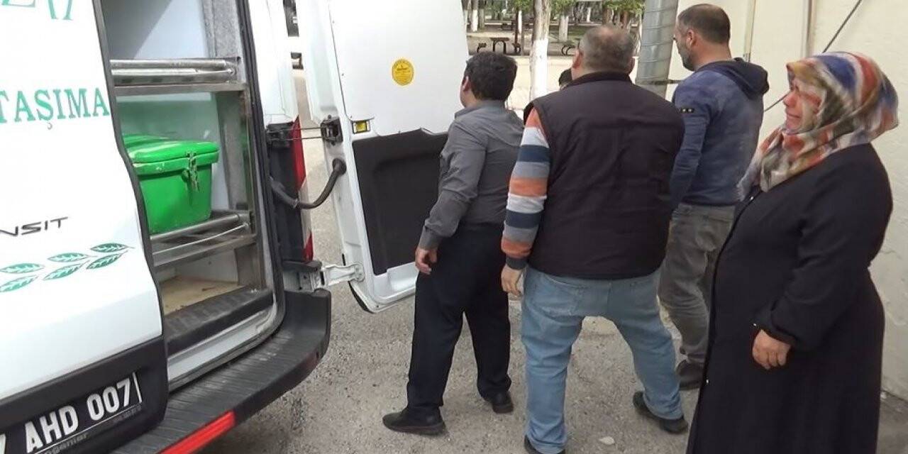 Silahlı kavganın arasında kalarak ölen kadının eşi gözyaşları ile feryat etti