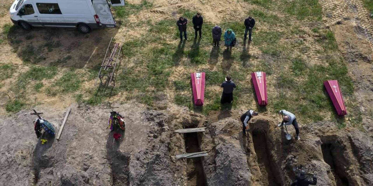 Bucha’da ölen siviller için cenaze töreni düzenlendi
