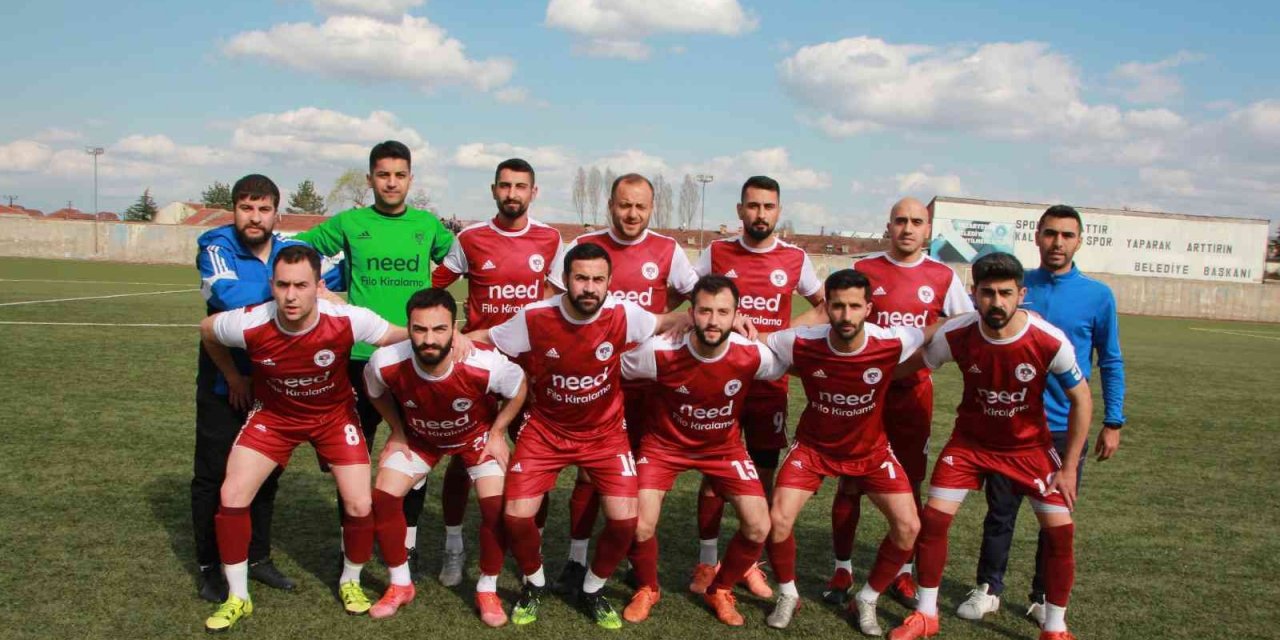 İlk yarı 6 gol yiyen Gölpazarı Belediyespor ikinci yarı maça çıkmadı