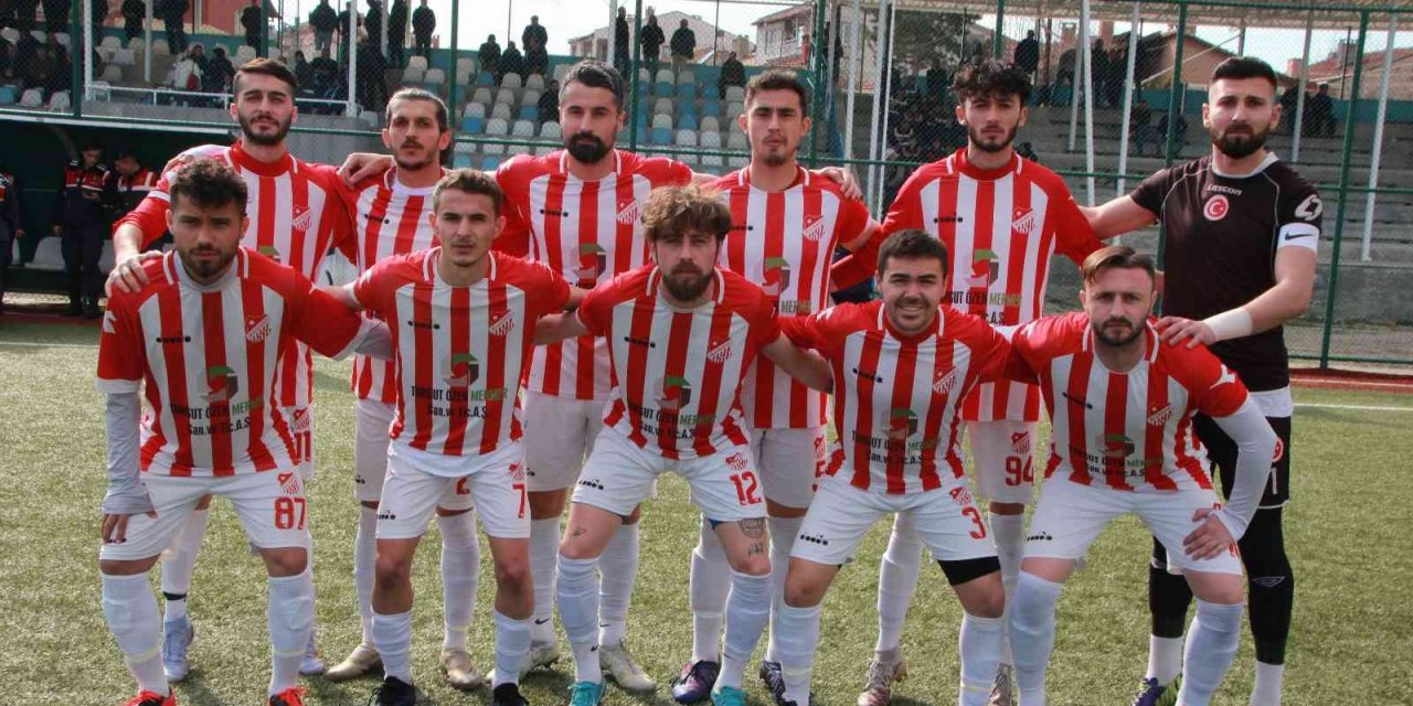 Bilecikspor ilk yarıda zorlandığı maçı ikinci yarıda bitirdi