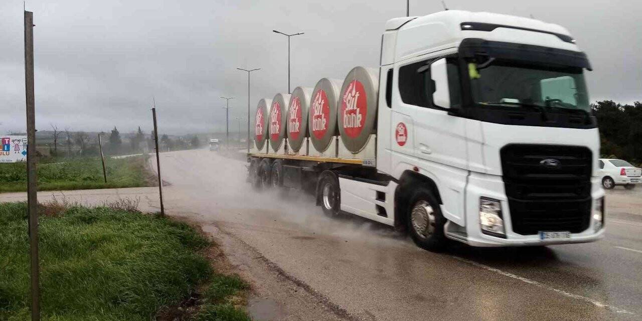 Bandırma’da iki gündür sağanak yağış etkili oluyor