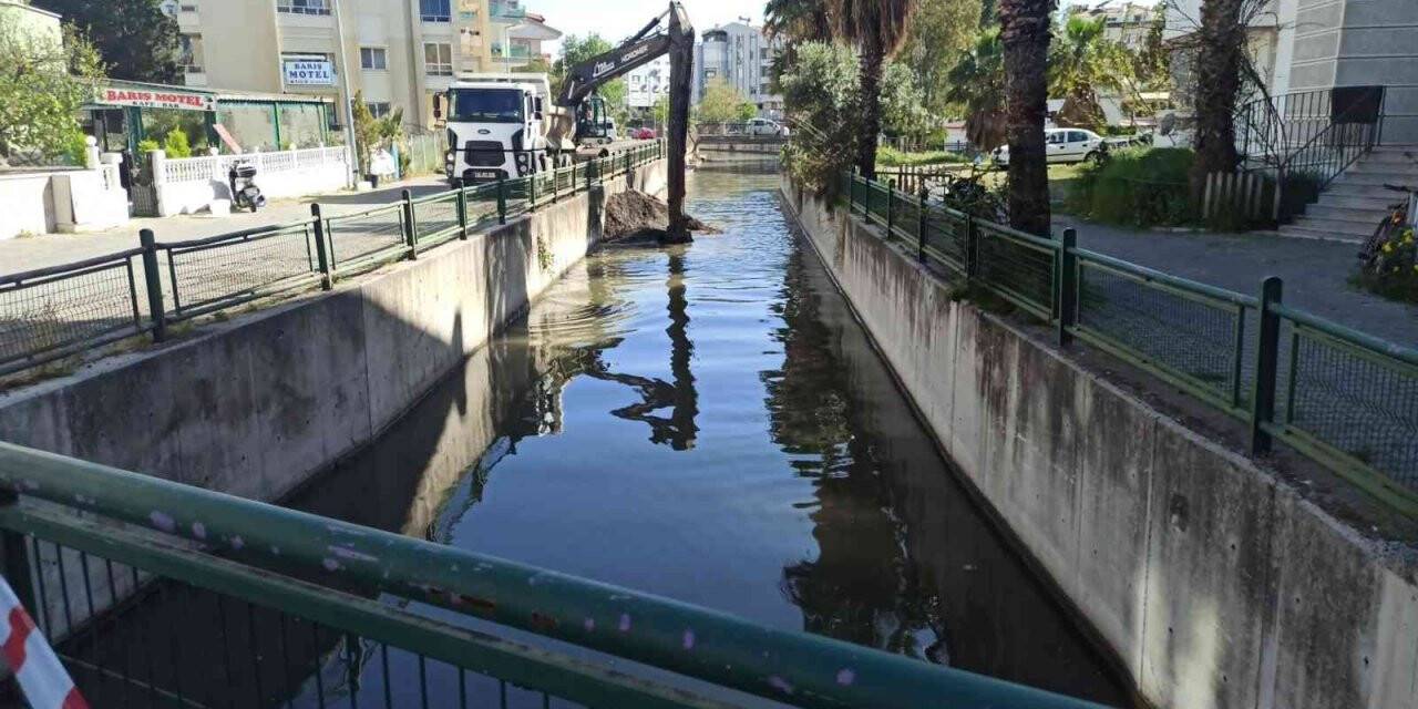 Marmaris derelerinden 4 Bin ton balçık çıktı