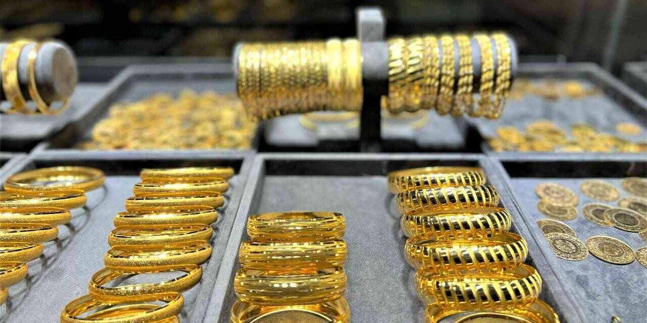 Dünya piyasalarındaki belirsizlik ons altını yükselişe geçirdi