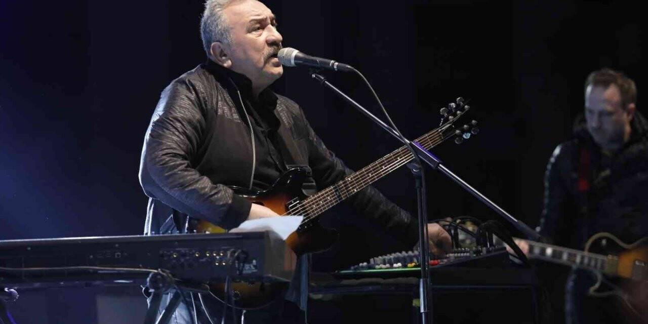 Muazzez Ersoy ve Ümit Besen Sincan’da konser verdi