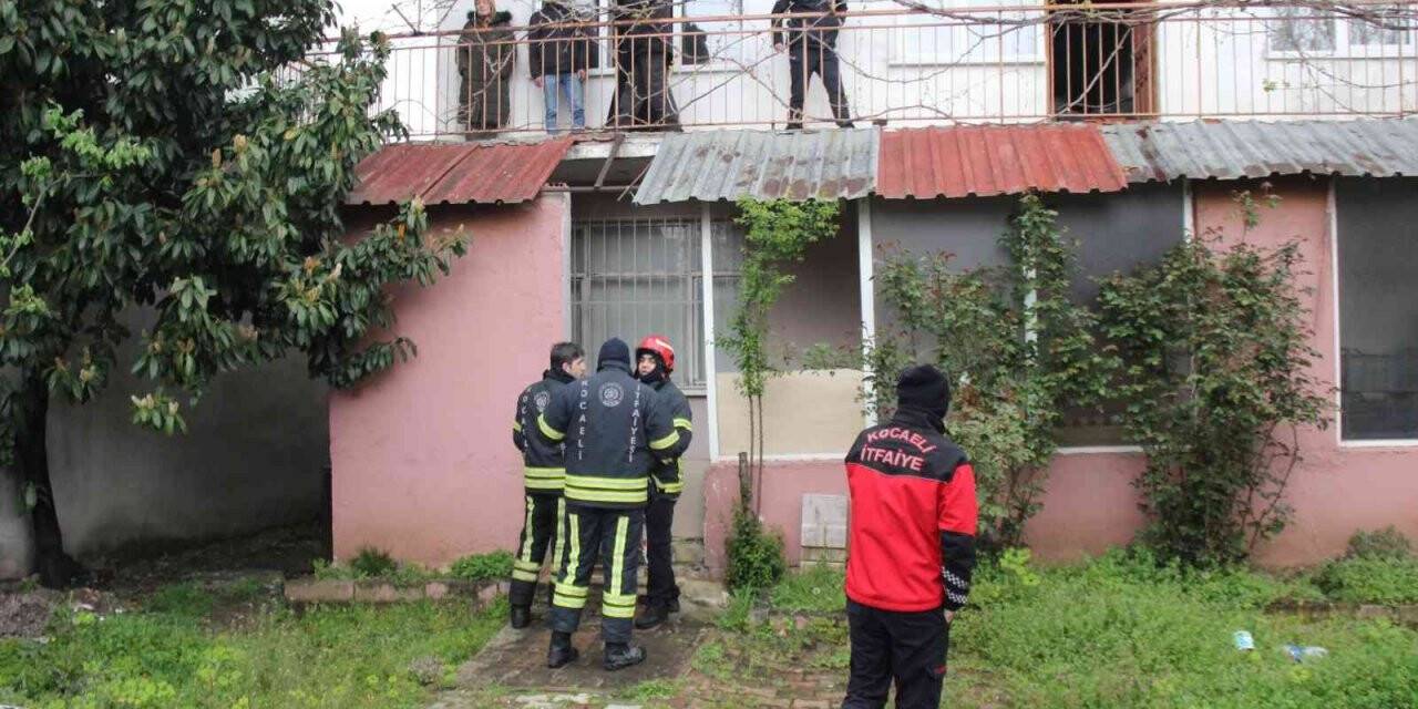İki katlı evde yangın çıktı, yaşlı adam hayatını kaybetti