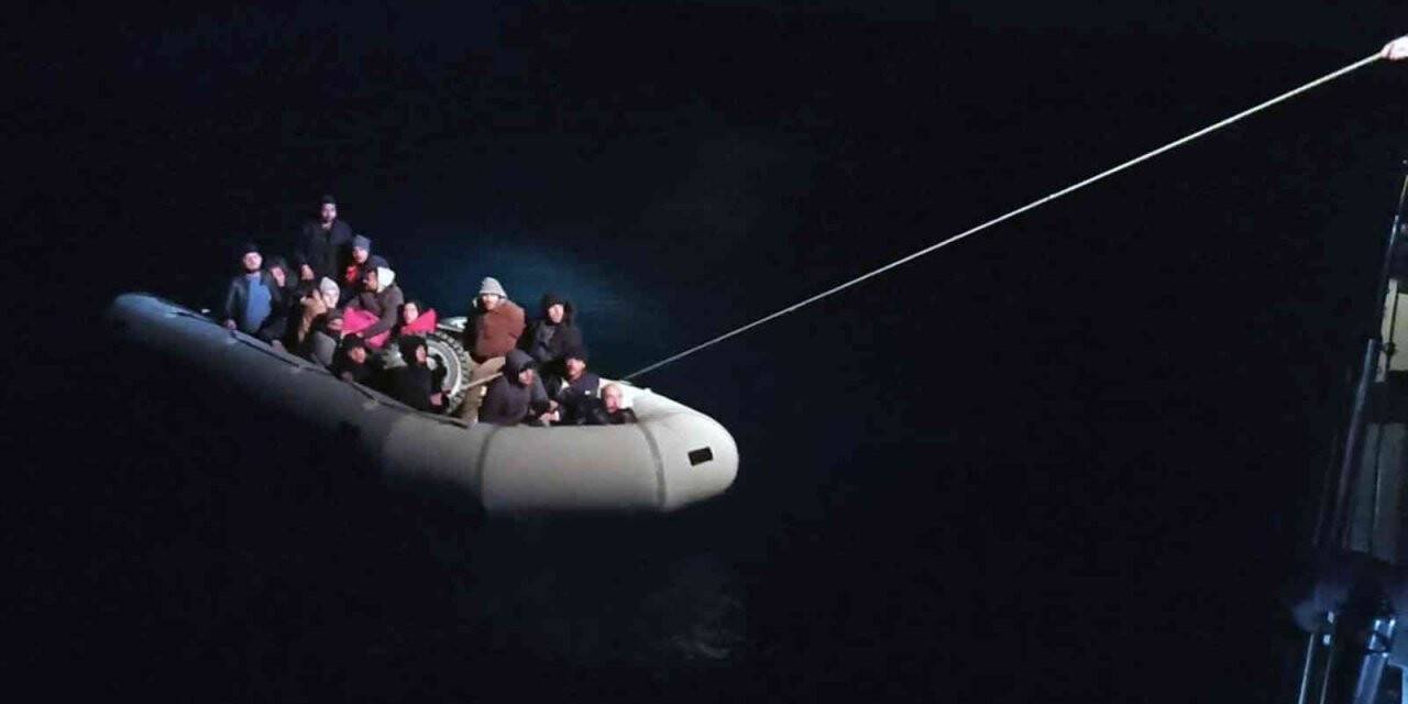 Fethiye açıklarında 16 düzensiz göçmen kurtarıldı