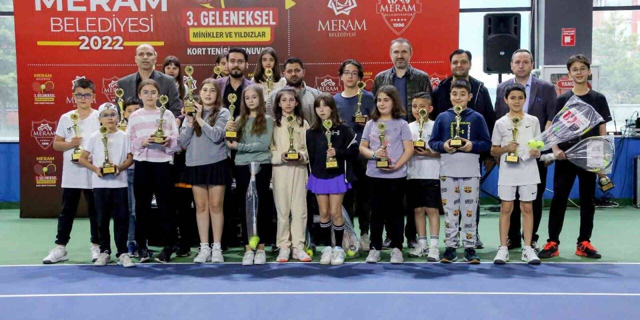 Meram’da şampiyon raketler kupalarını aldı