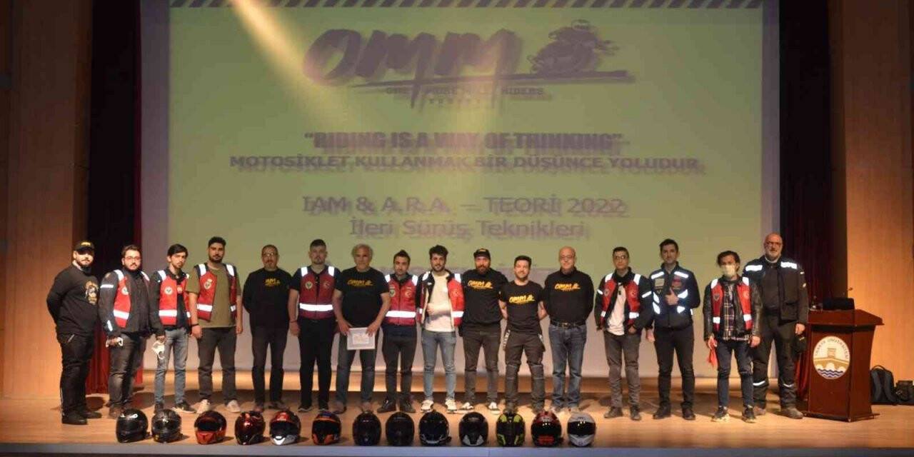 Öğrencilerden motosiklet sürücüleri ve kuryelere ‘Güvenli Sürüş’ konferansı