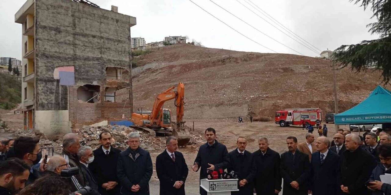 Son binayı Bakan Murat Kurum yıktı