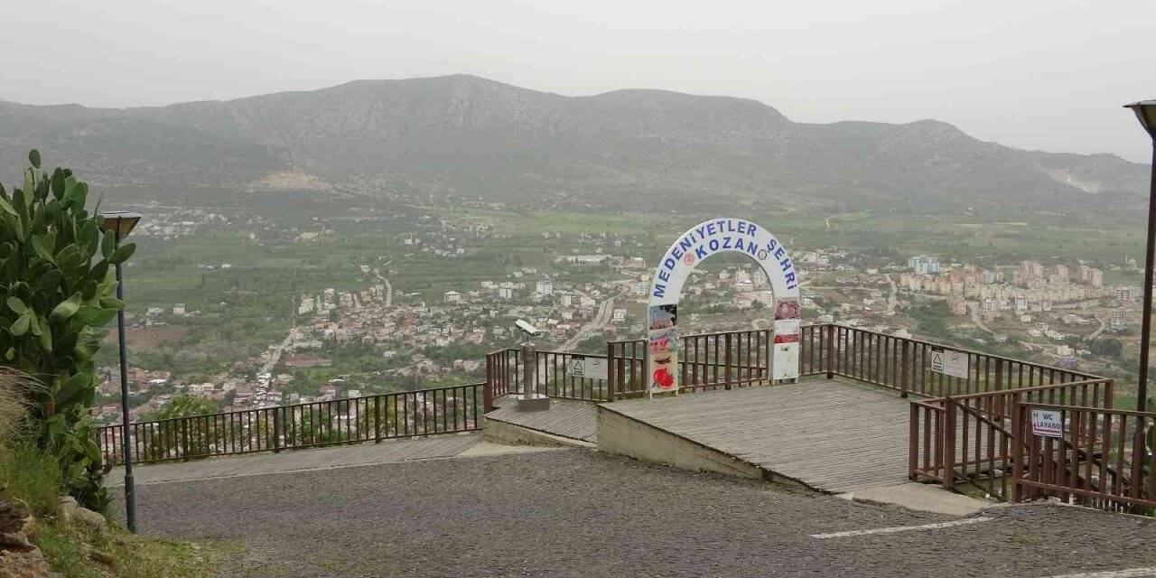 Kozan’da toz bulutu etkili oldu