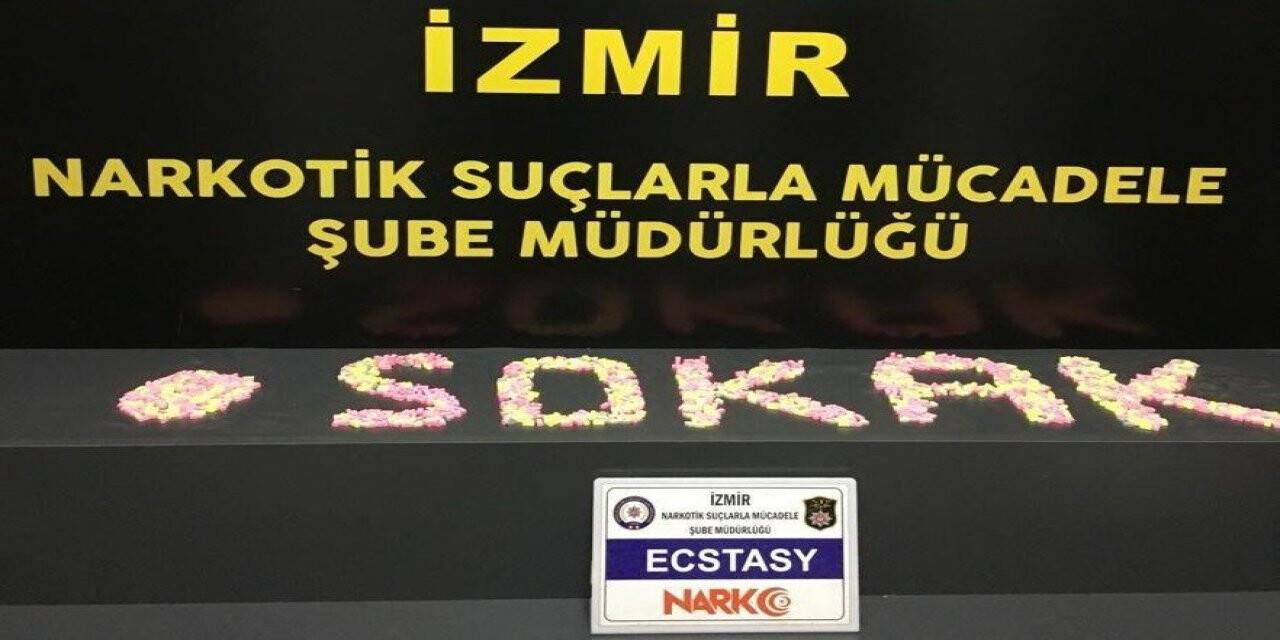 Ticari araçla uyuşturucu kuryeliği yapan 2 kadın yakalandı