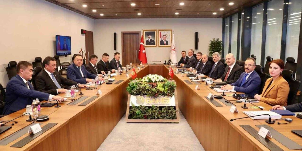 Bakan Soylu, Kırgız mevkidaşı Niyazbekov ile bir araya geldi