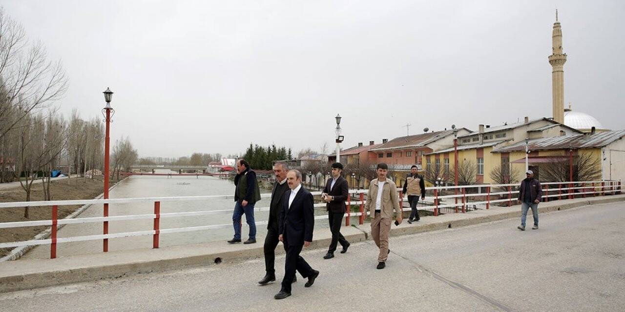 Vali Epcim, Arpalı’da yatırım alanlarını dolaştı esnafları ziyaret etti