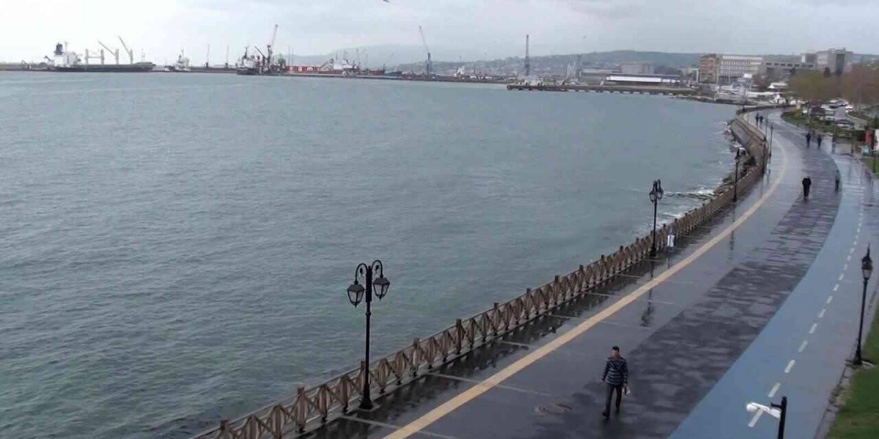 Beklenen yağmur etkili oldu, Tekirdağ sahili boş kaldı