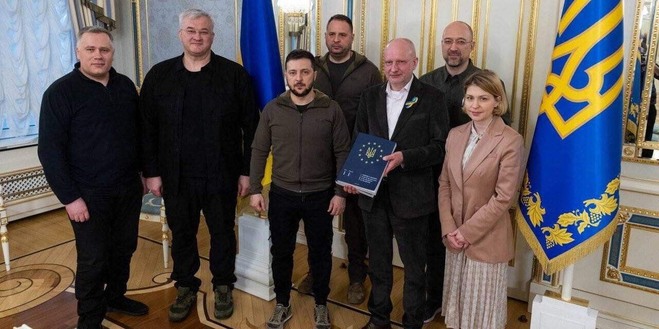 Ukrayna, AB üyeliği için gerekli olan anketi teslim etti