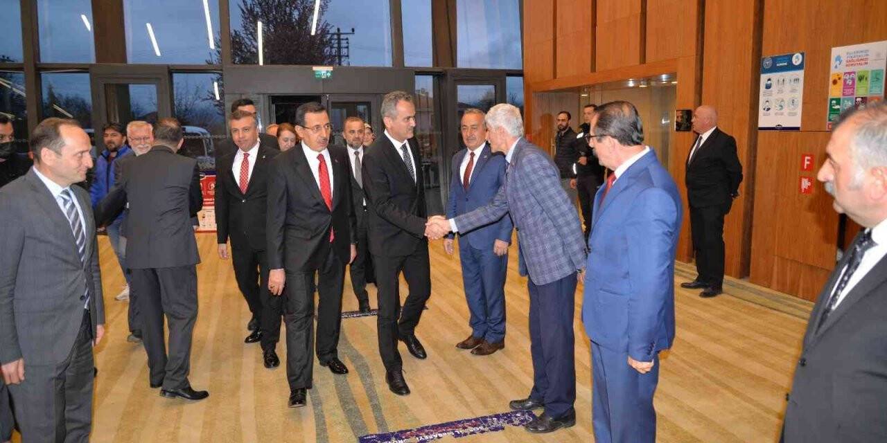 Milli Eğitim Bakanı Özer: “Yatırımlar sayesinde kız çocuklarının eğitimle ilgili sorunu kalmadı”