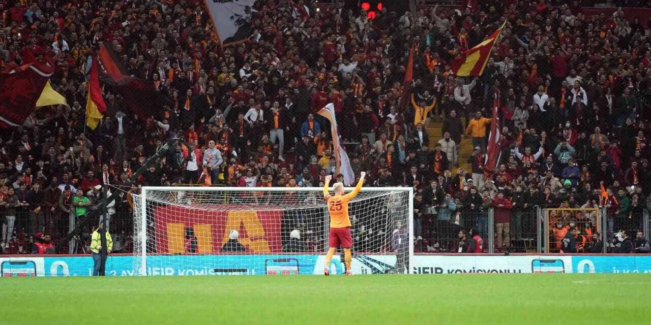 Maç sonu üçlüsü Victor Nelsson’dan