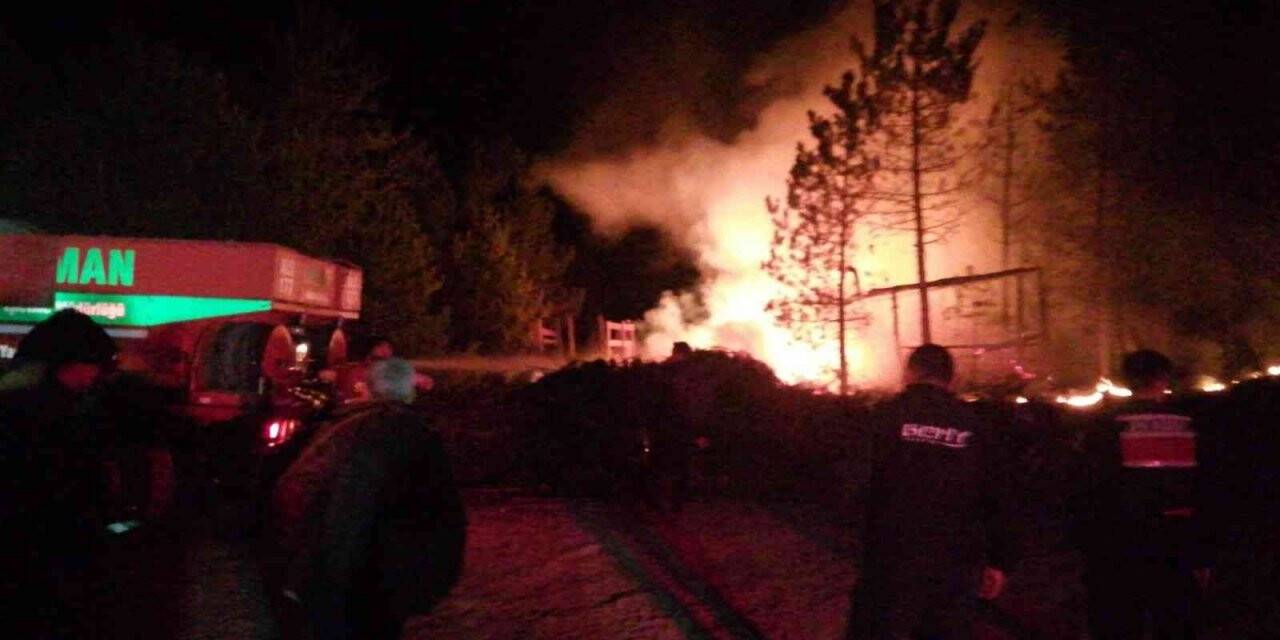 Orman işçilerinin kaldığı sayvan alevlere teslim oldu