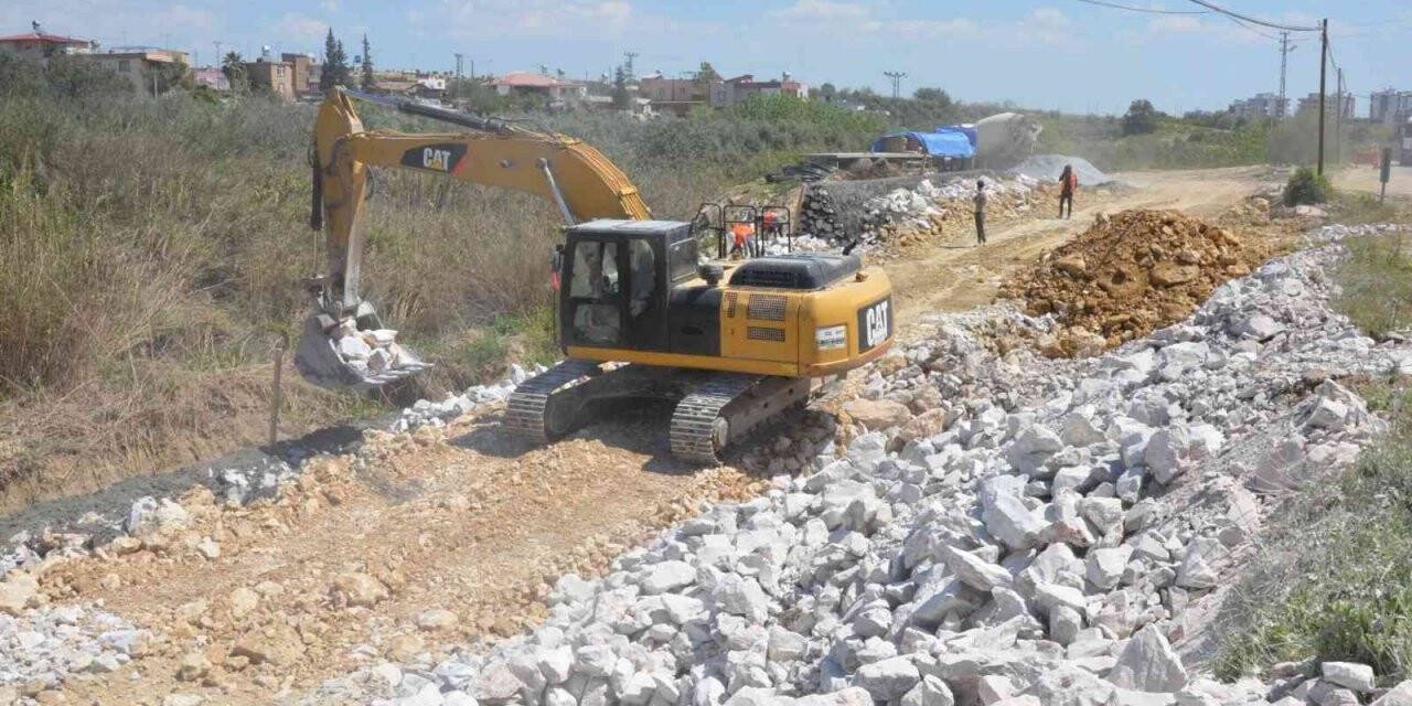 Tarsus’ta yol çalışması