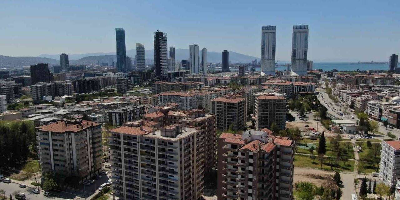 İzmir’in ağır hasarlı bina raporu: Yıkılması gereken 122 bina kaldı