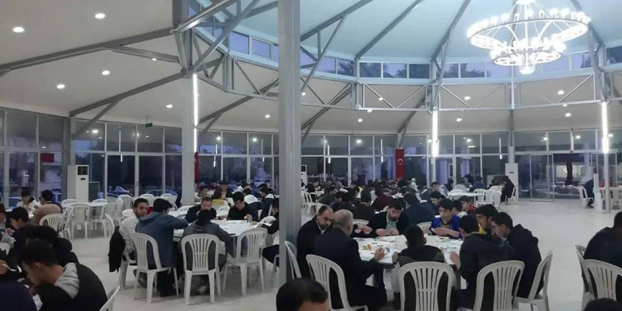 Kaymakam Gülenç, Germencikli öğrencilerle iftarda buluştu