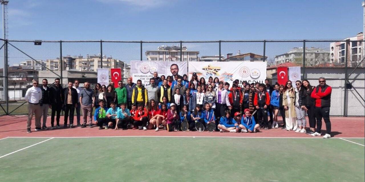 Van’da Anadolu Yıldızlar Ligi Tenis Grup Müsabakaları sona erdi