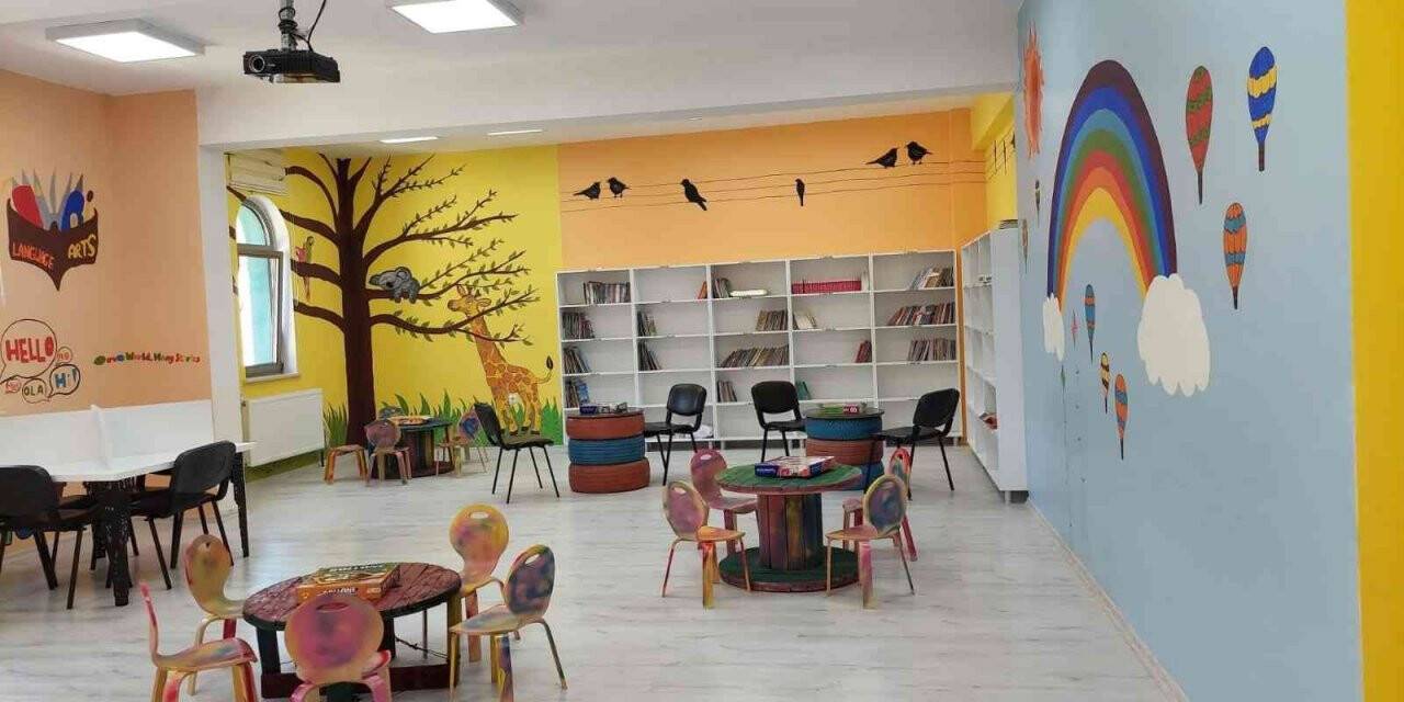 Çanakkale’de atıl malzemelerle geri dönüşüm kütüphanesi kuruldu