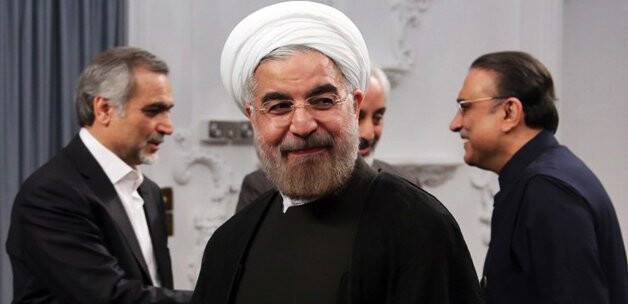 Ruhani ilk kez sivil kıyafetiyle maç izlerken