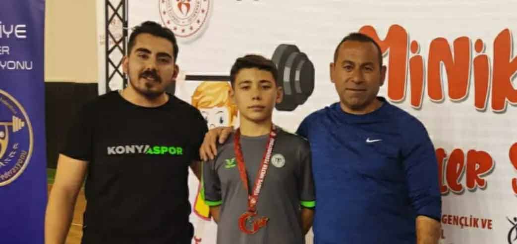 Konyasporlu halterci  Türkiye şampiyonu