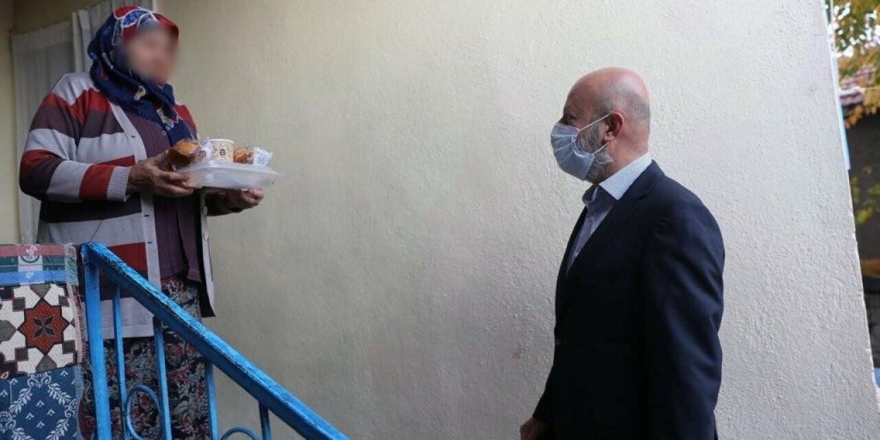 Başkan Çolakbayrakdar: Başımızın tacı büyüklerimiz, bizim için önemli"