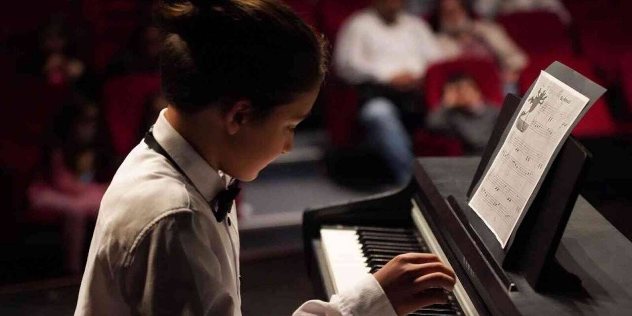 Sanat akademisi kursiyerleri eğitimlerini sertifika ile taçlandırdı