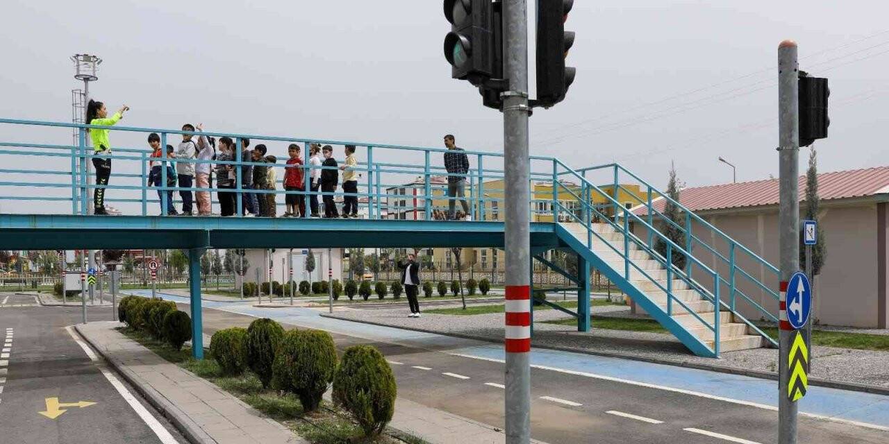 Diyarbakır’da minik öğrencilere trafik eğitimi
